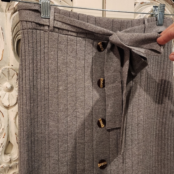 Gray sweater pencil skirt - Picture 10 of 15